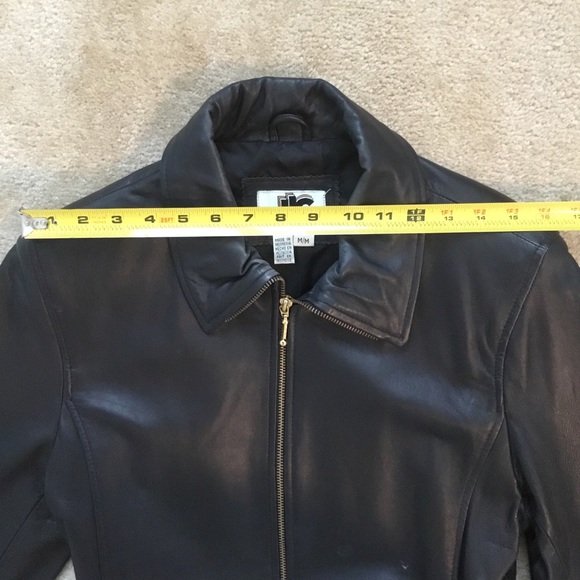 Beautiful Leather Jacket - Picture 4 of 6